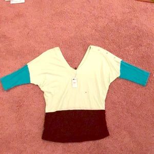 Colorblock v-neck 1/2 sleeve shirt